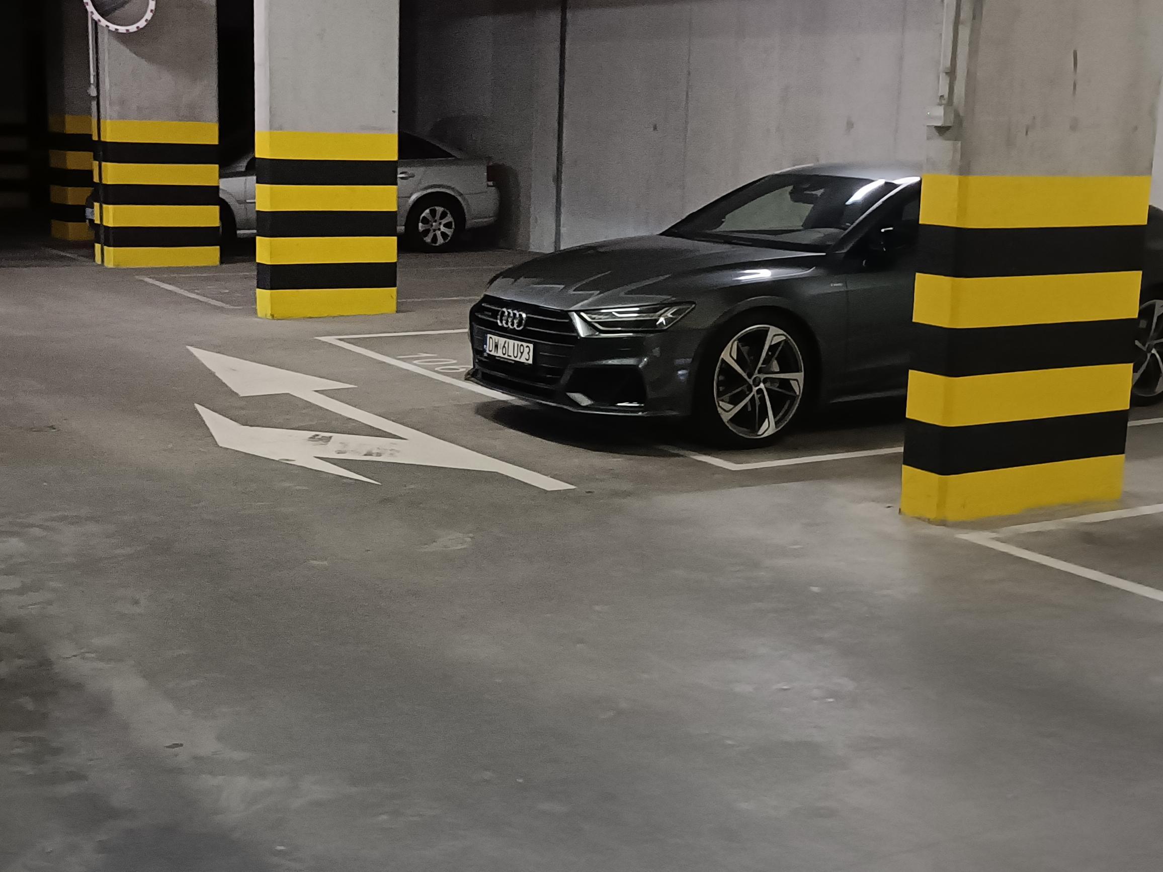 Parking - Warszawa Komputerowa 832 - Obok Lotniska Chopina