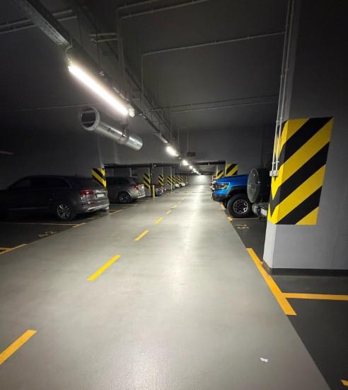 Parking - Warszawa Centrum Grzybowska, w pobliżu  Muzem Powstania Warszawskiego