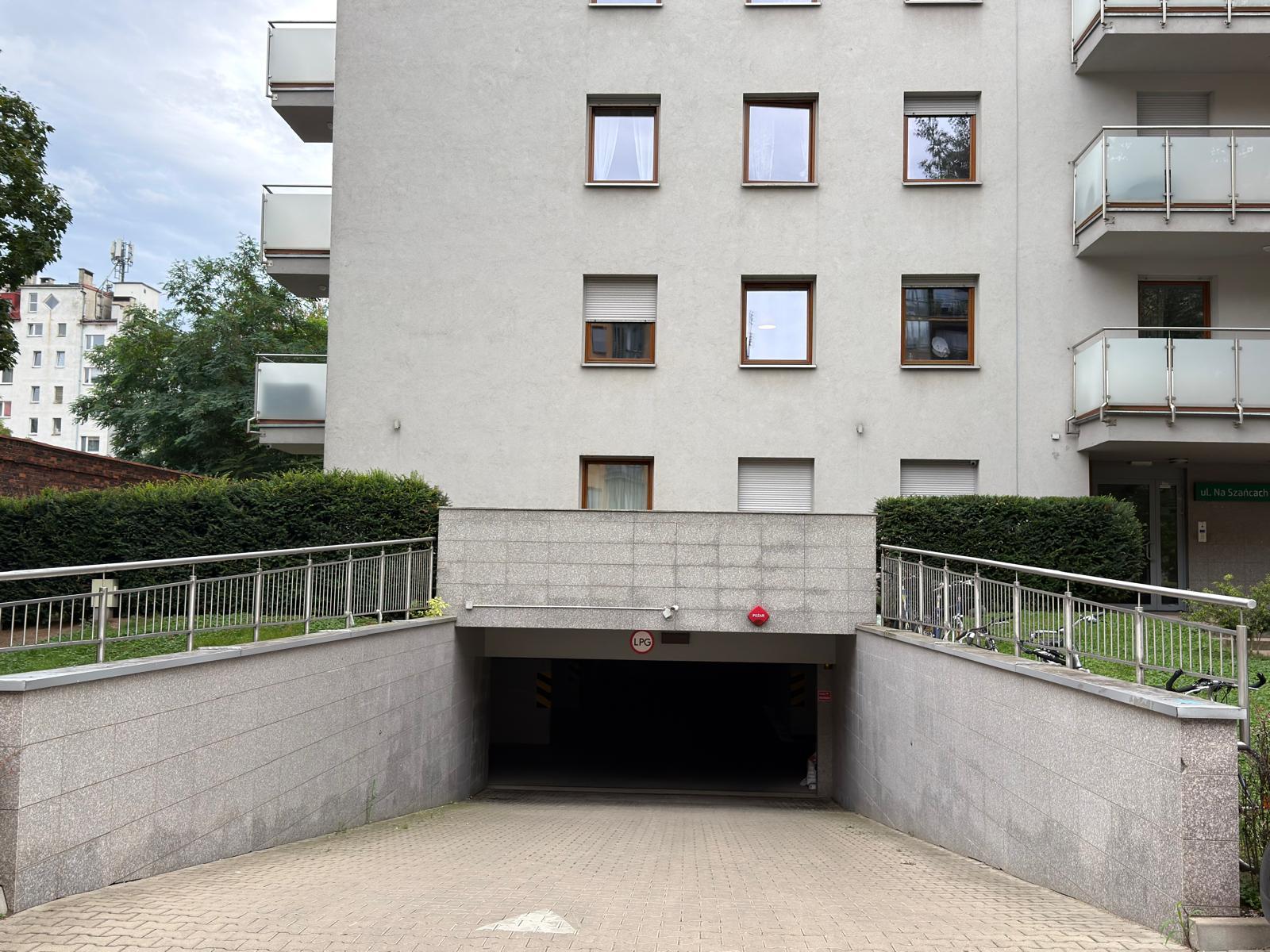 Parking - Wroclaw Centrum – Na Szancach 8C | Nadodrze, Ostrow Tumski