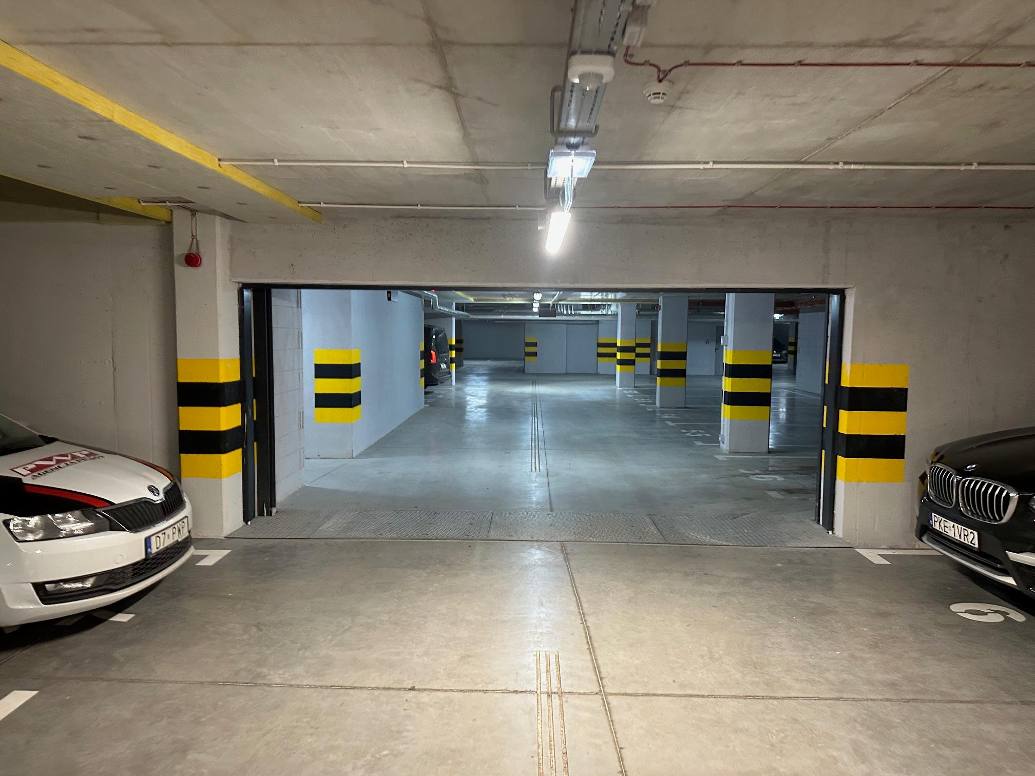 Parking - Dworzec Główny PKP Wrocław Madelinskiego 77