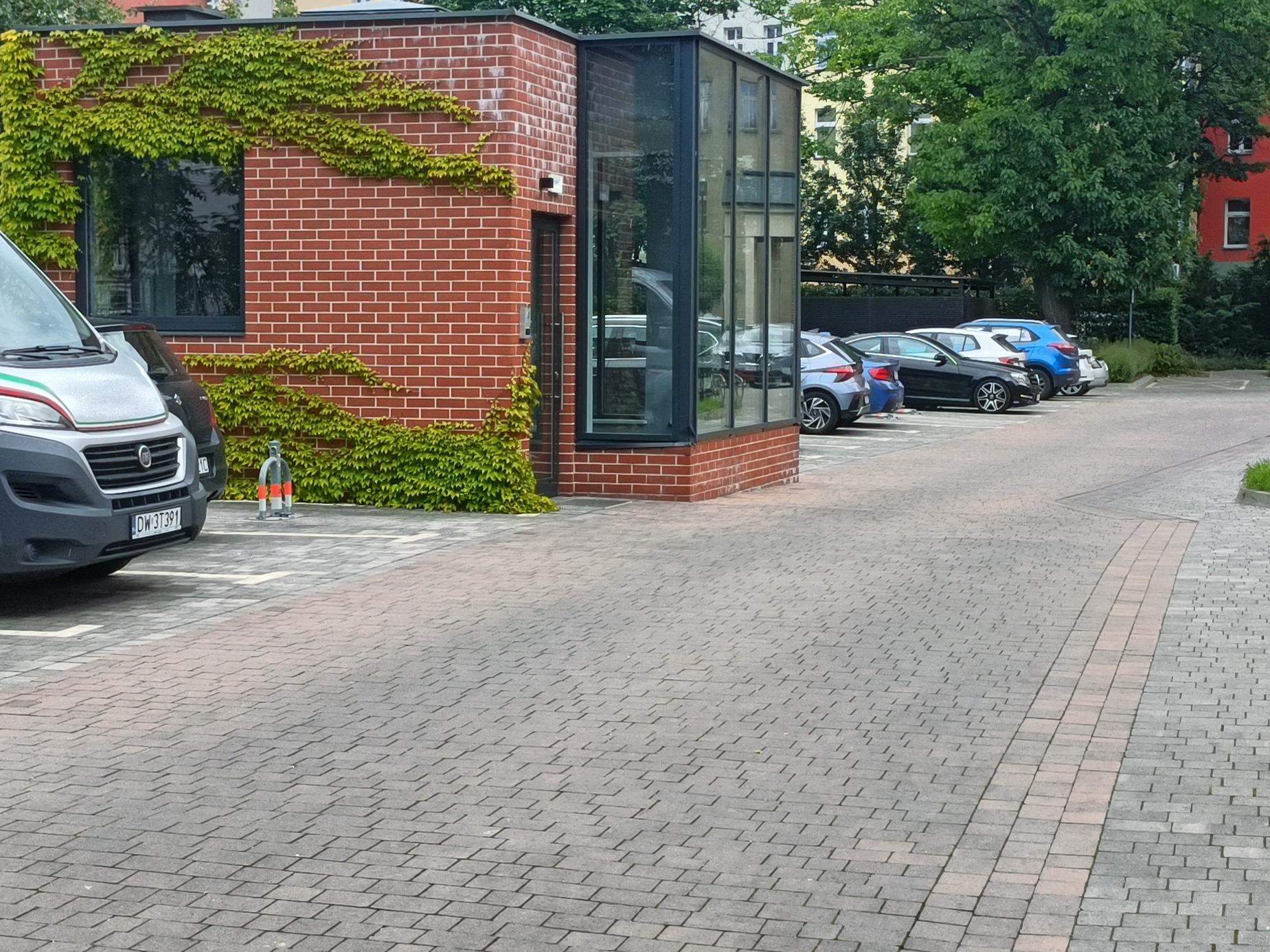Parking - Ostrów Tumski przy Placu Bema obok Wyspy Słodowej