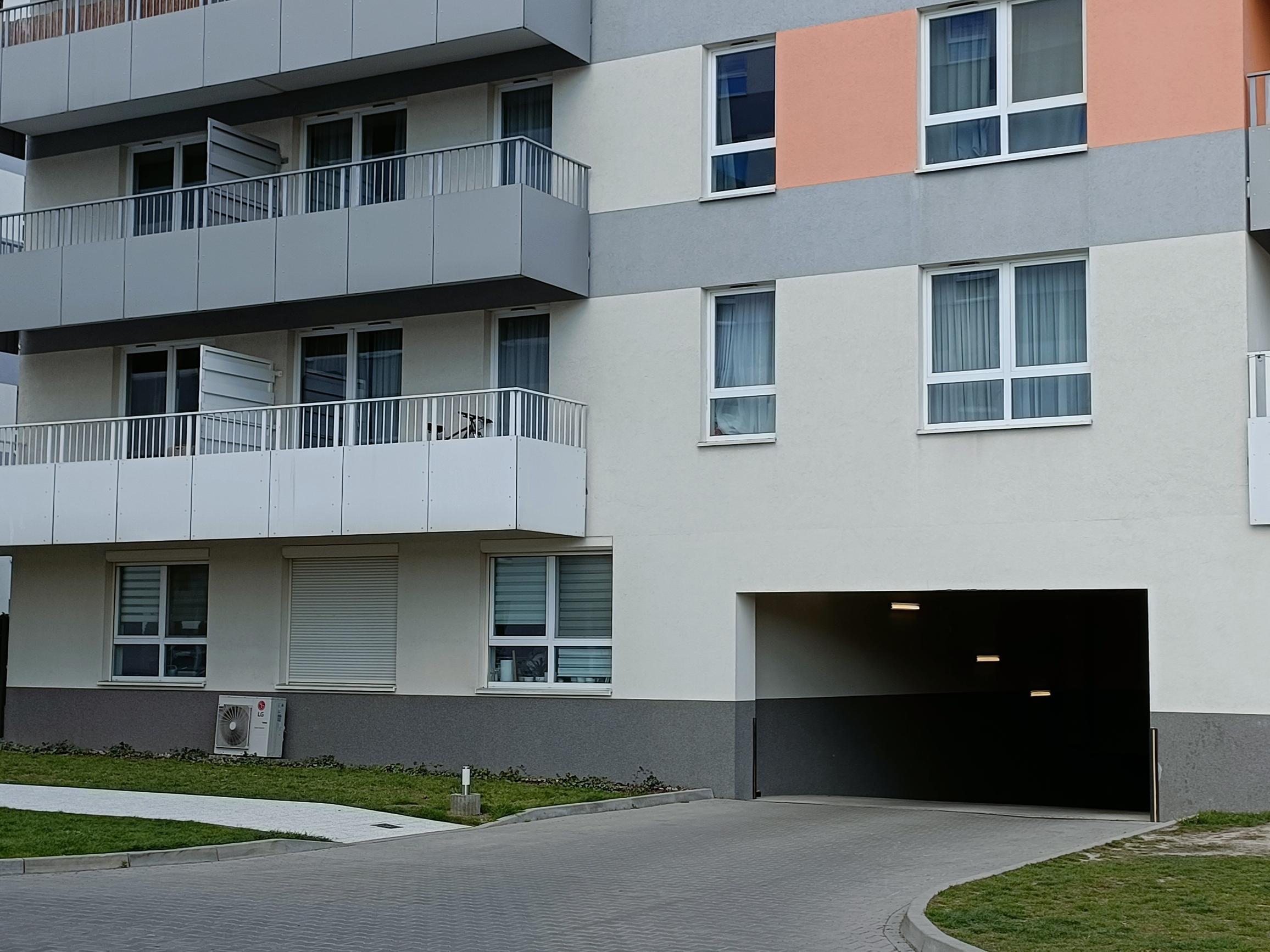 Parking - Warszawa Komputerowa 832 - Obok Lotniska Chopina