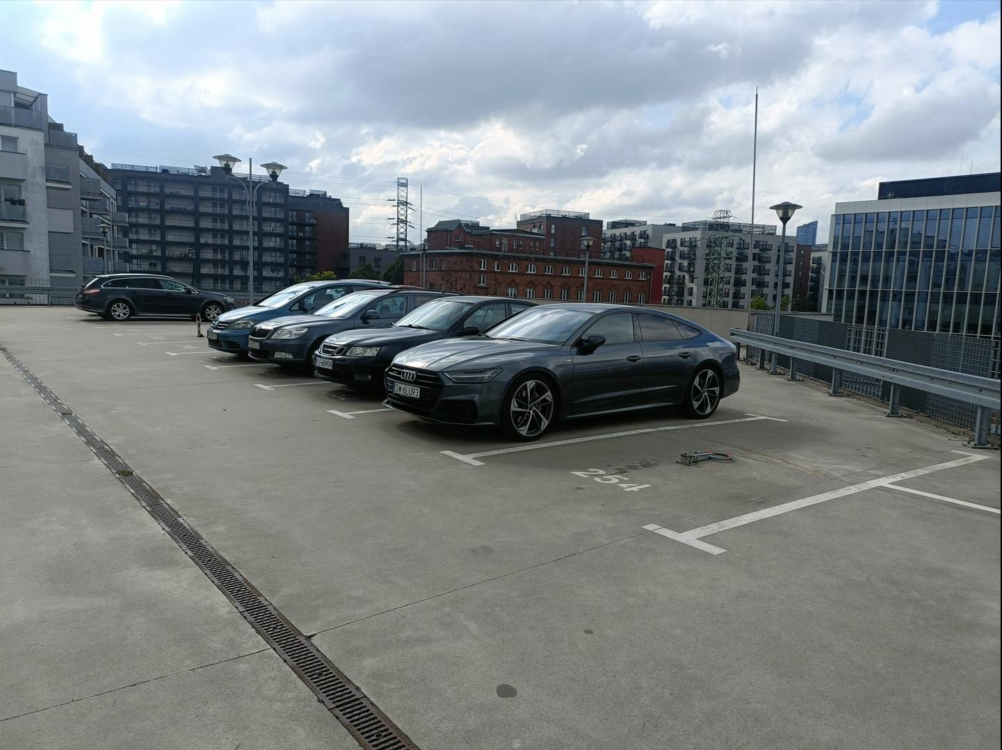 Parking - obok Dworca Głównego PKP - Wrocław Centrum ul. Kościuszki 135