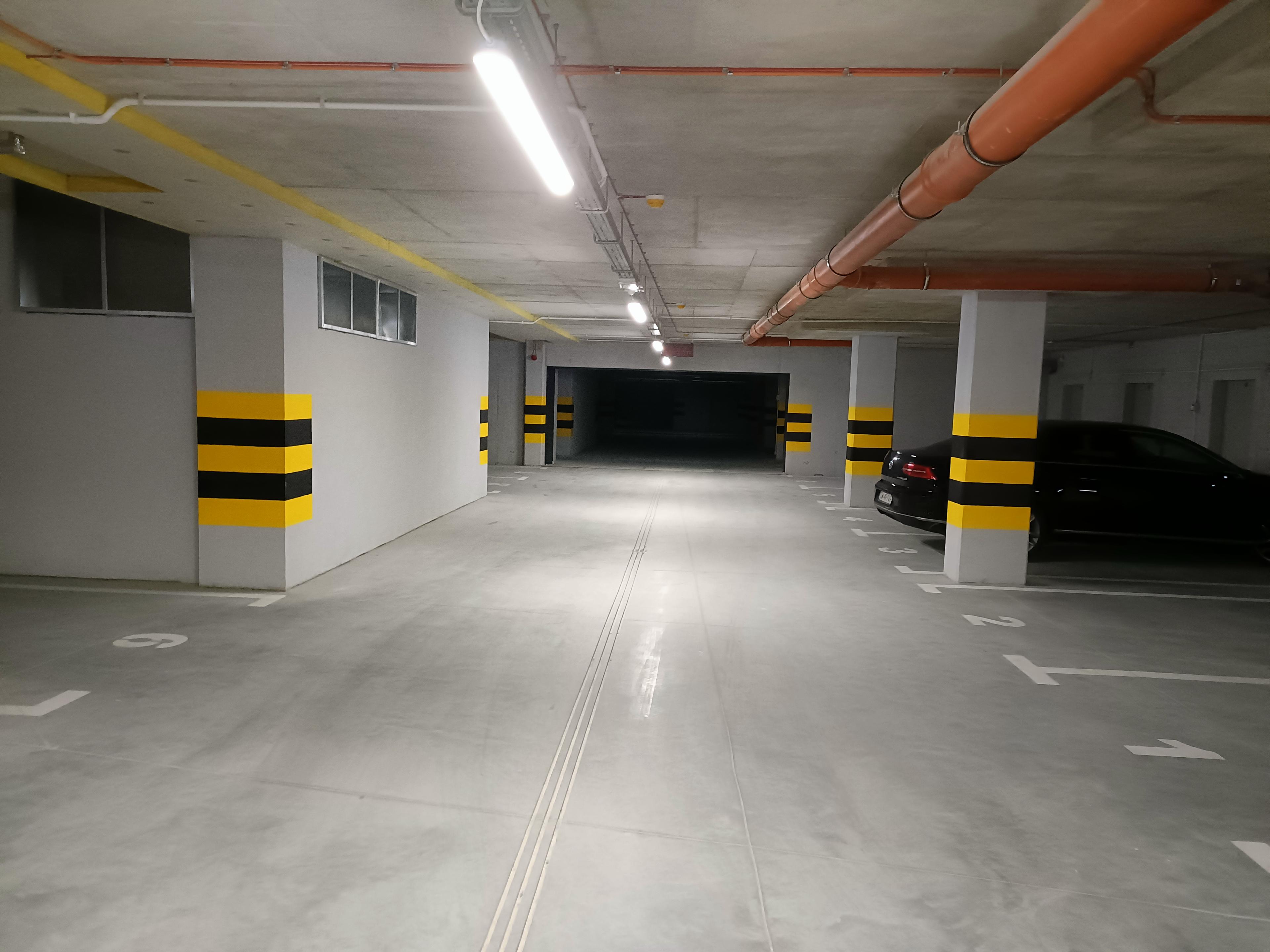 Parking - Wroclaw Dworzec Glowny PKP – Madalinskiego 77 | Parking blisko centrum i Dworca Głownego