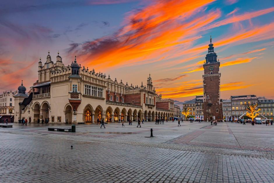 Parking - Parking Kraków Centrum – Szlak 50 A2 blisko Dworca Głównego i Galerii Krakowskiej