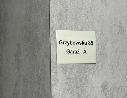 Parking - Warszawa Centrum Grzybowska, w pobliżu  Muzem Powstania Warszawskiego