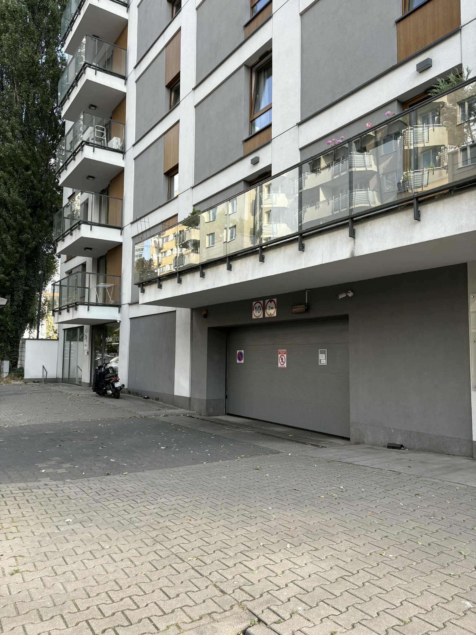 Parking - Warszawa Centrum Jaktorowska 5 Blisko Muzem Powstania Warszawskiego