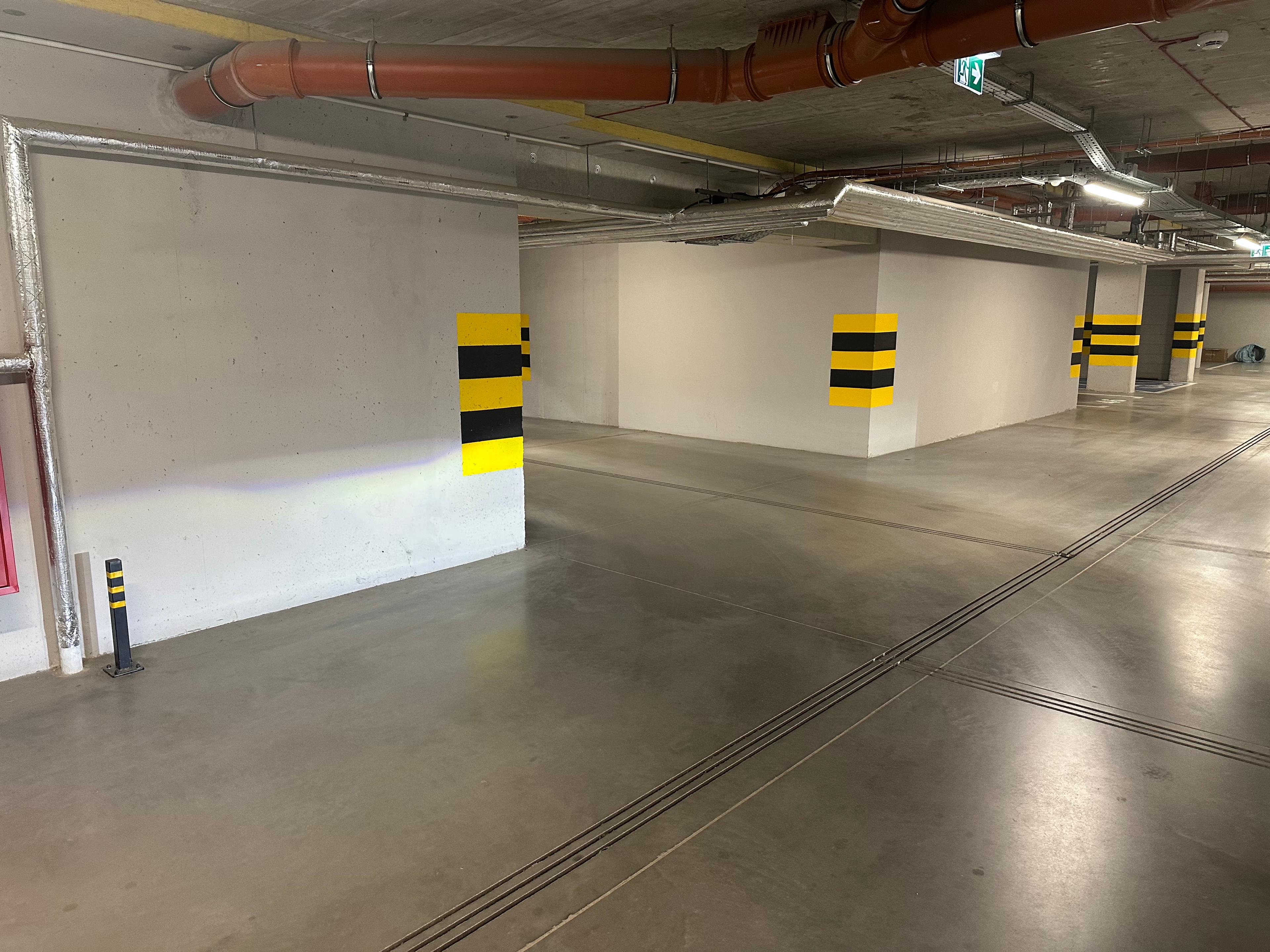 Parking - Dworzec Główny PKP Wroclaw Madalińskiego 85