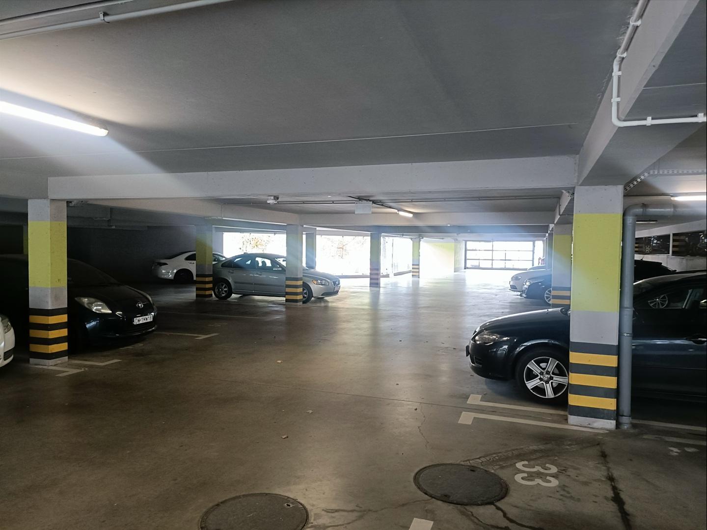Parking - obok Dworca Głównego PKP - Wrocław Centrum ul. Kościuszki 135