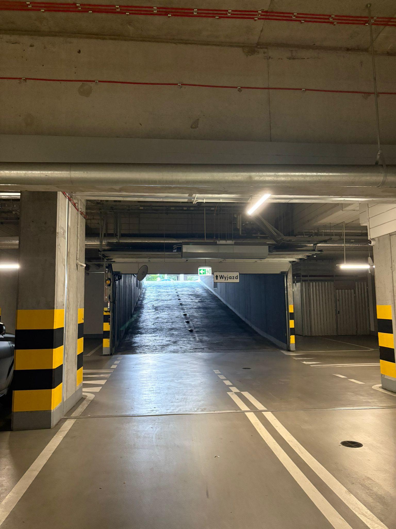 Parking - Warszawa  Zachodnia Centrum Marcina Kasprzaka 29