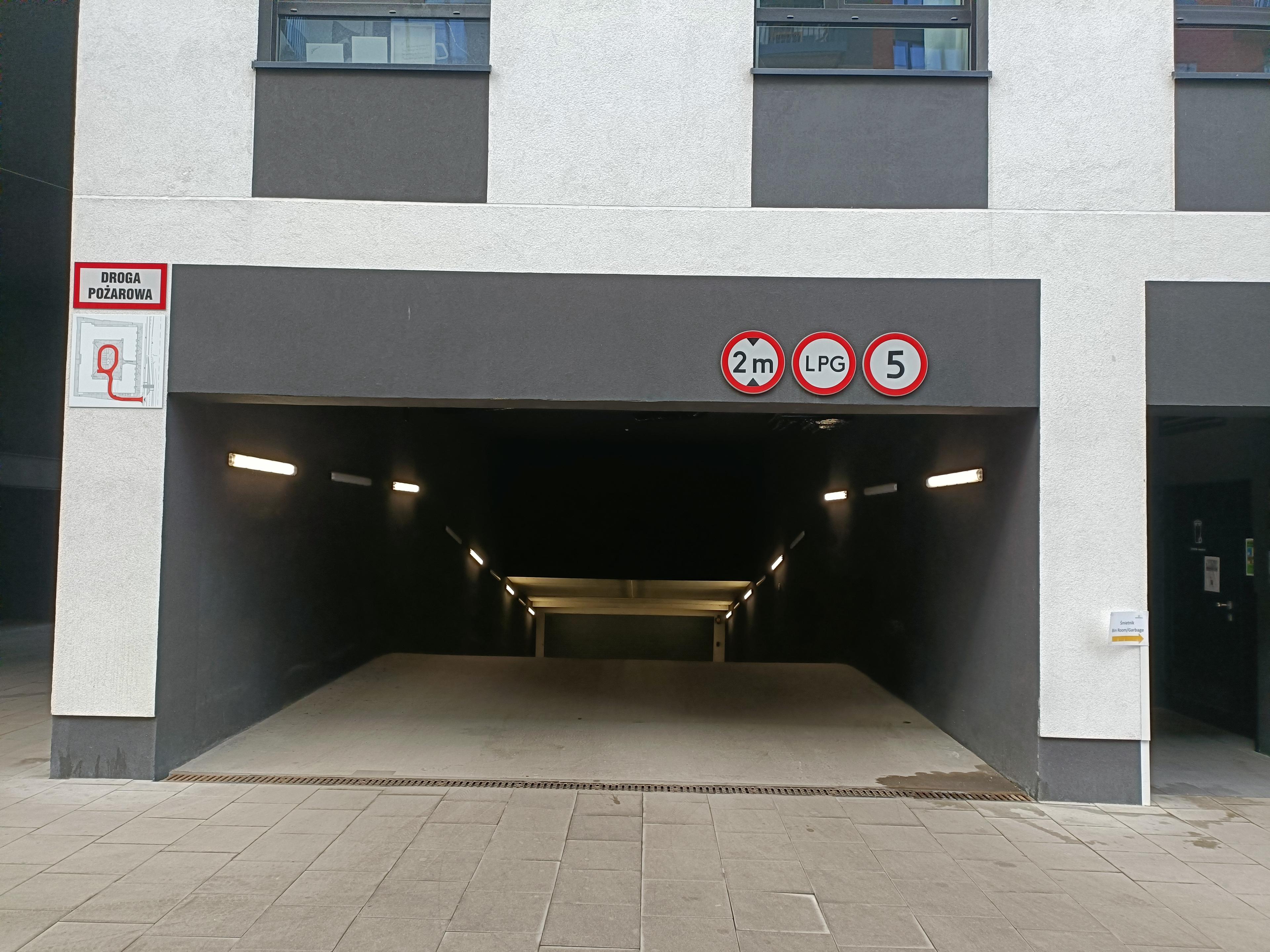 Parking - Wroclaw Centrum - ul. Braniborska 80