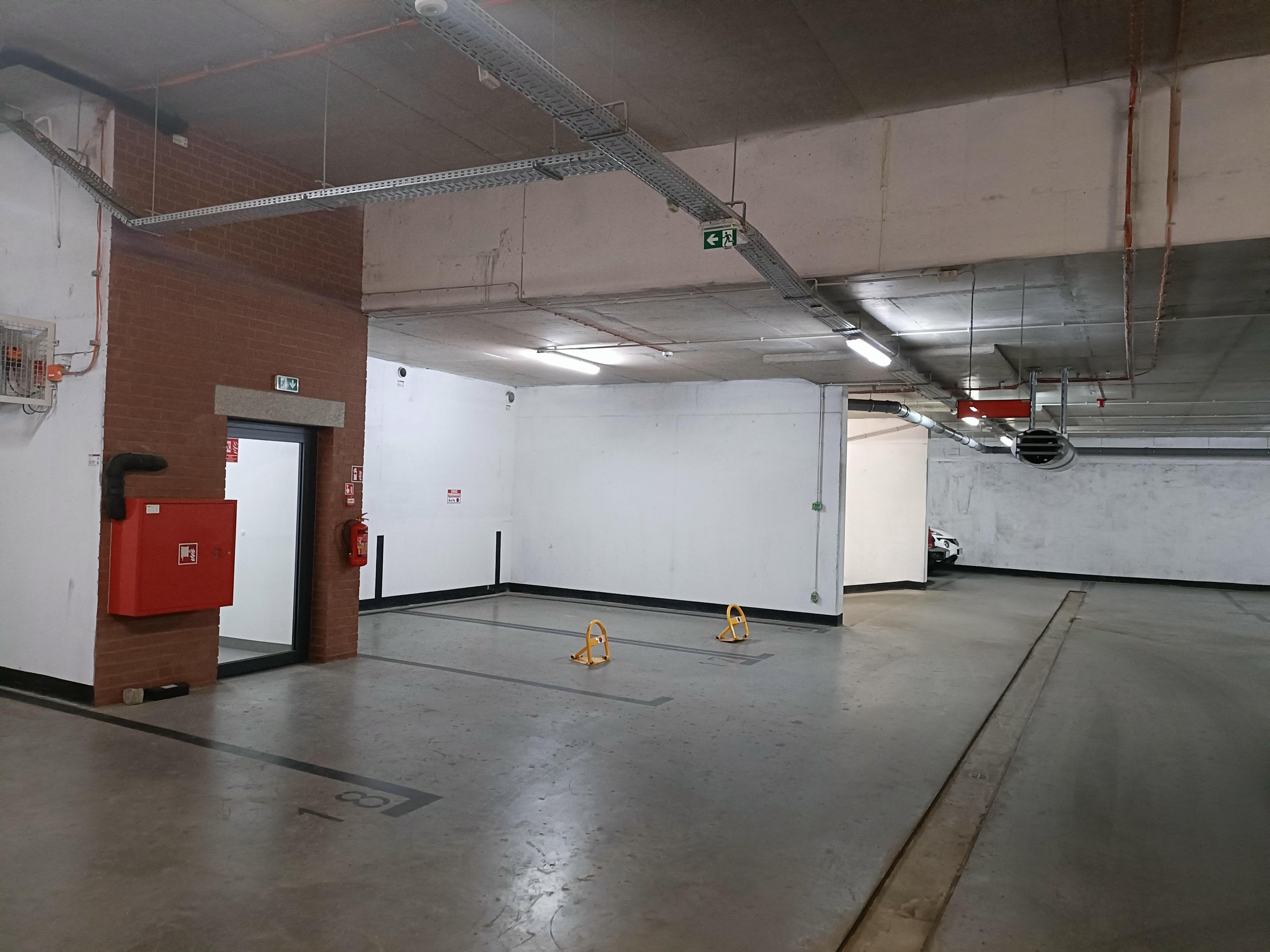 Parking -  obok Rynku i Starego Miasta Wrocław ulica Wszystkich Świętych