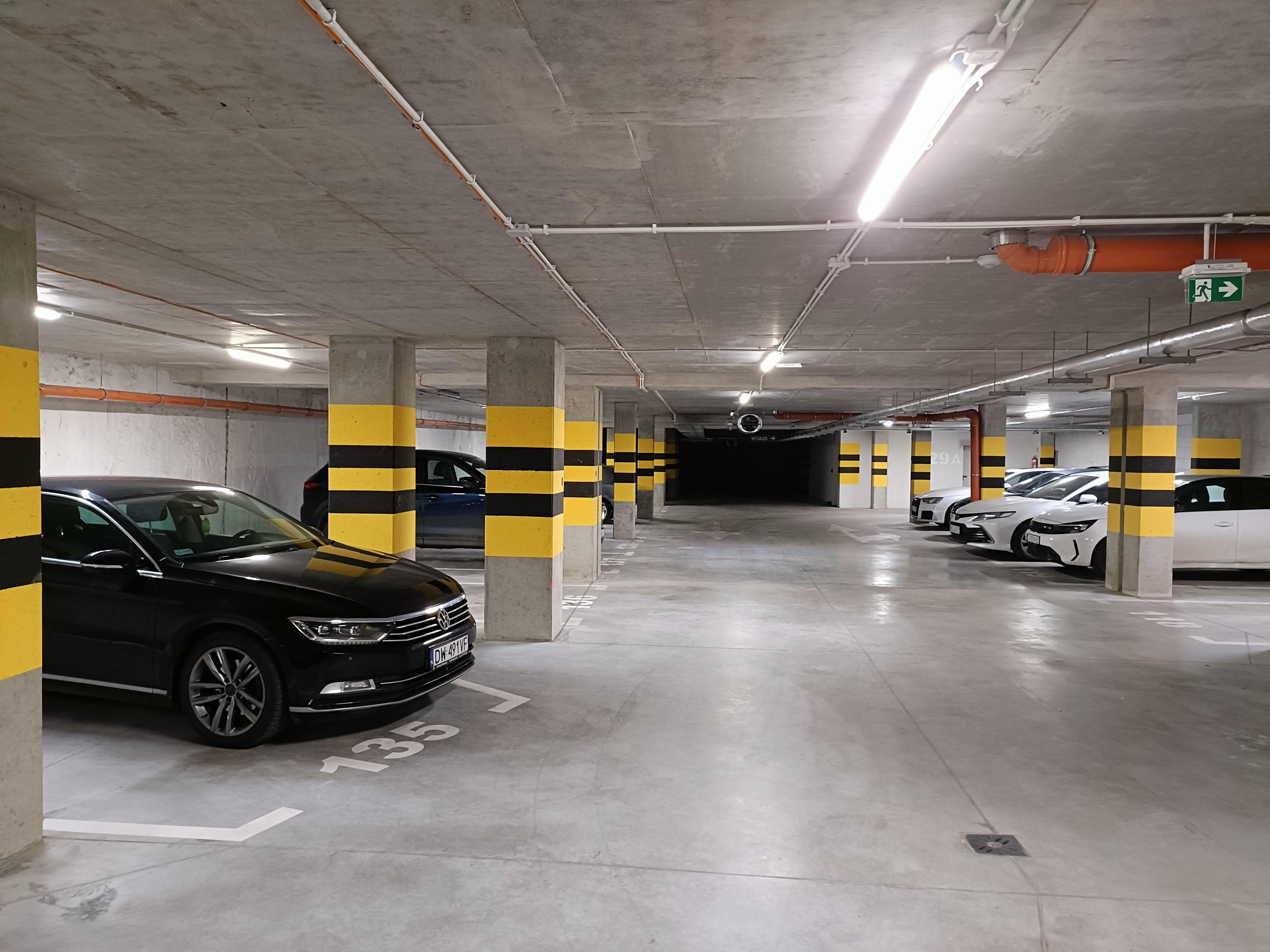 Parking - Hala Świebodzki ulica Tęczowa 31A Wrocław Centrum Rynek