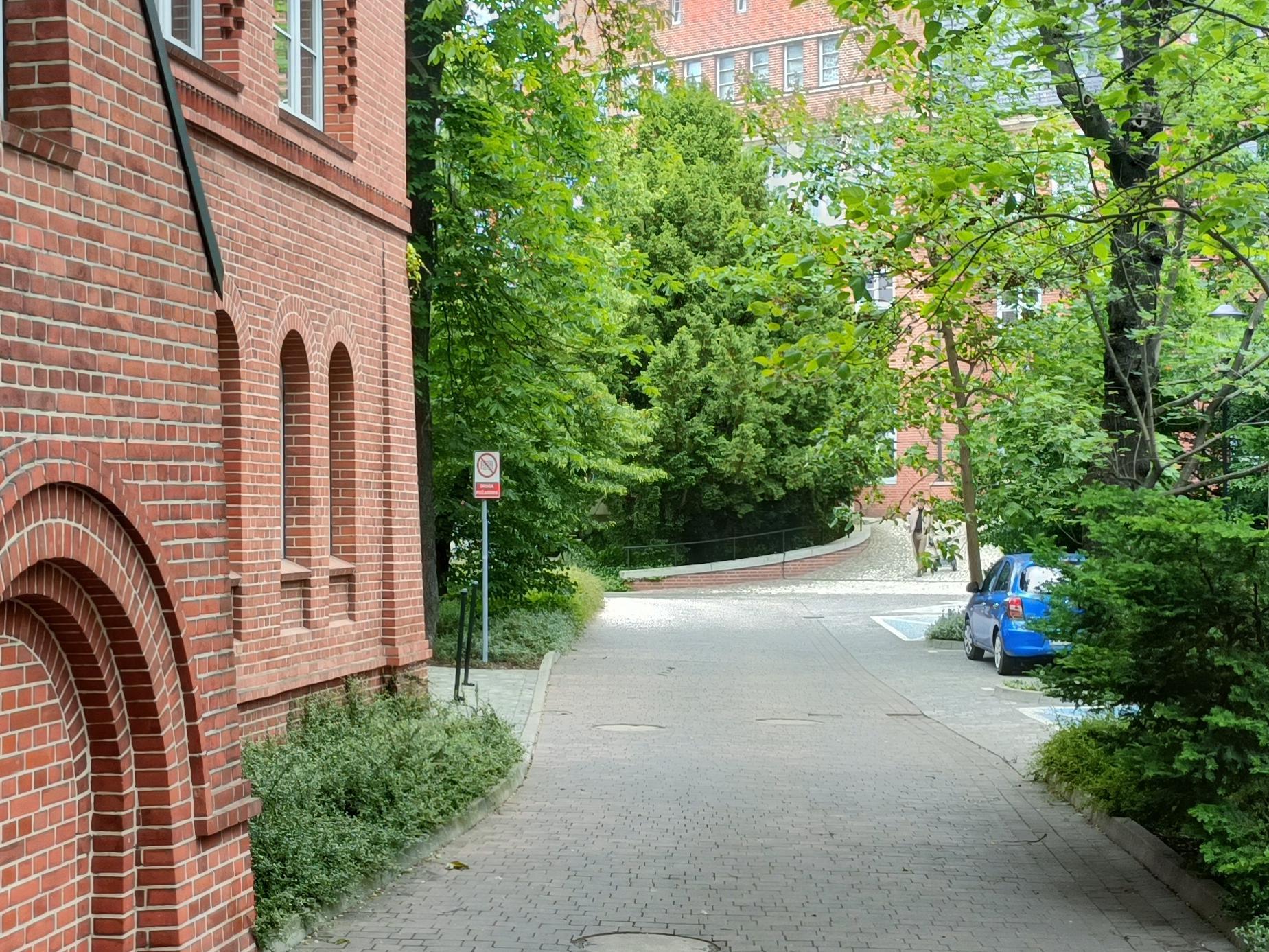 Parking - Ostrów Tumski przy Placu Bema obok Wyspy Słodowej