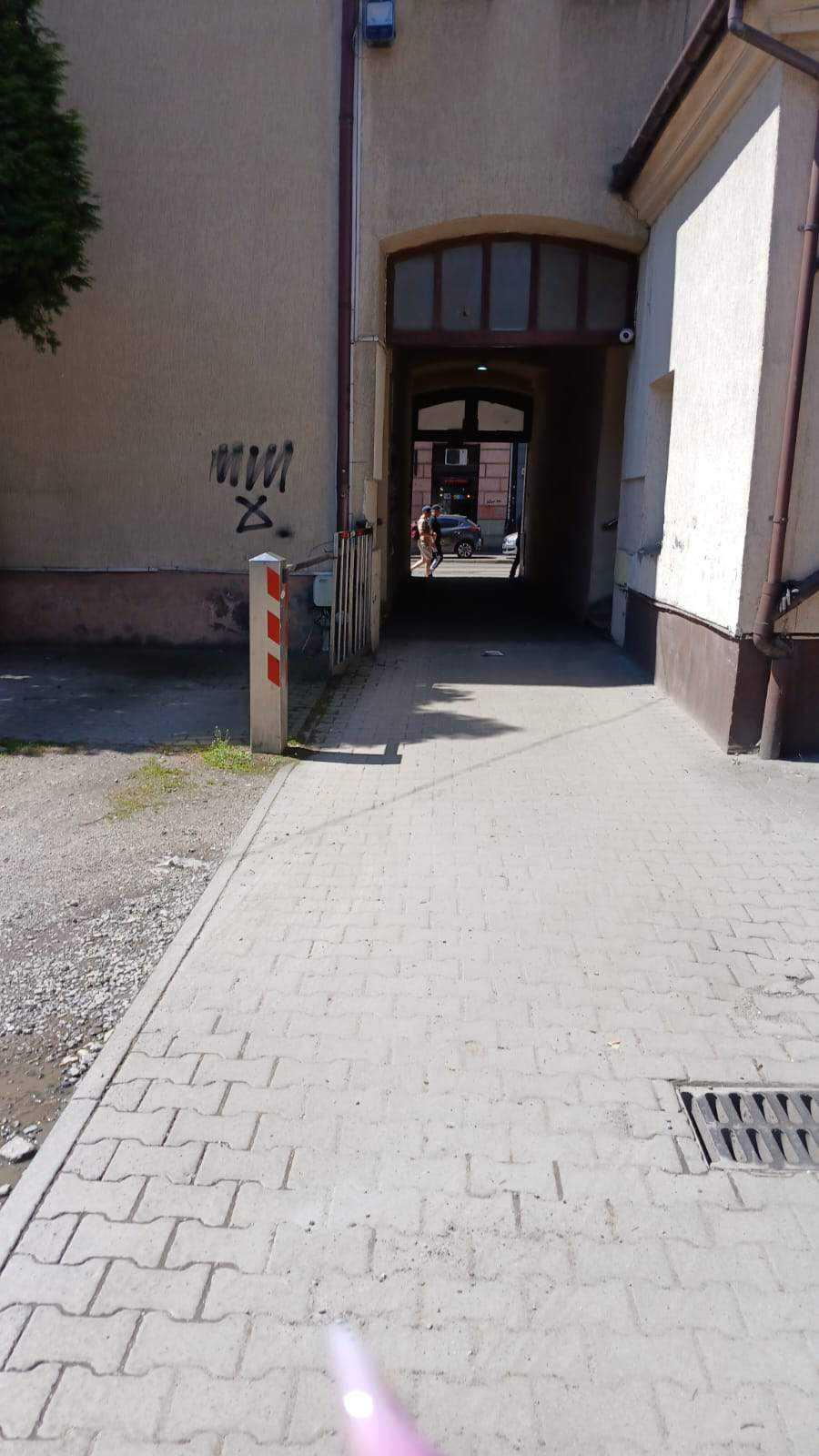 Parking - w Centrum Krakowa obok Kazimierz Wawel i Stare Miasto
