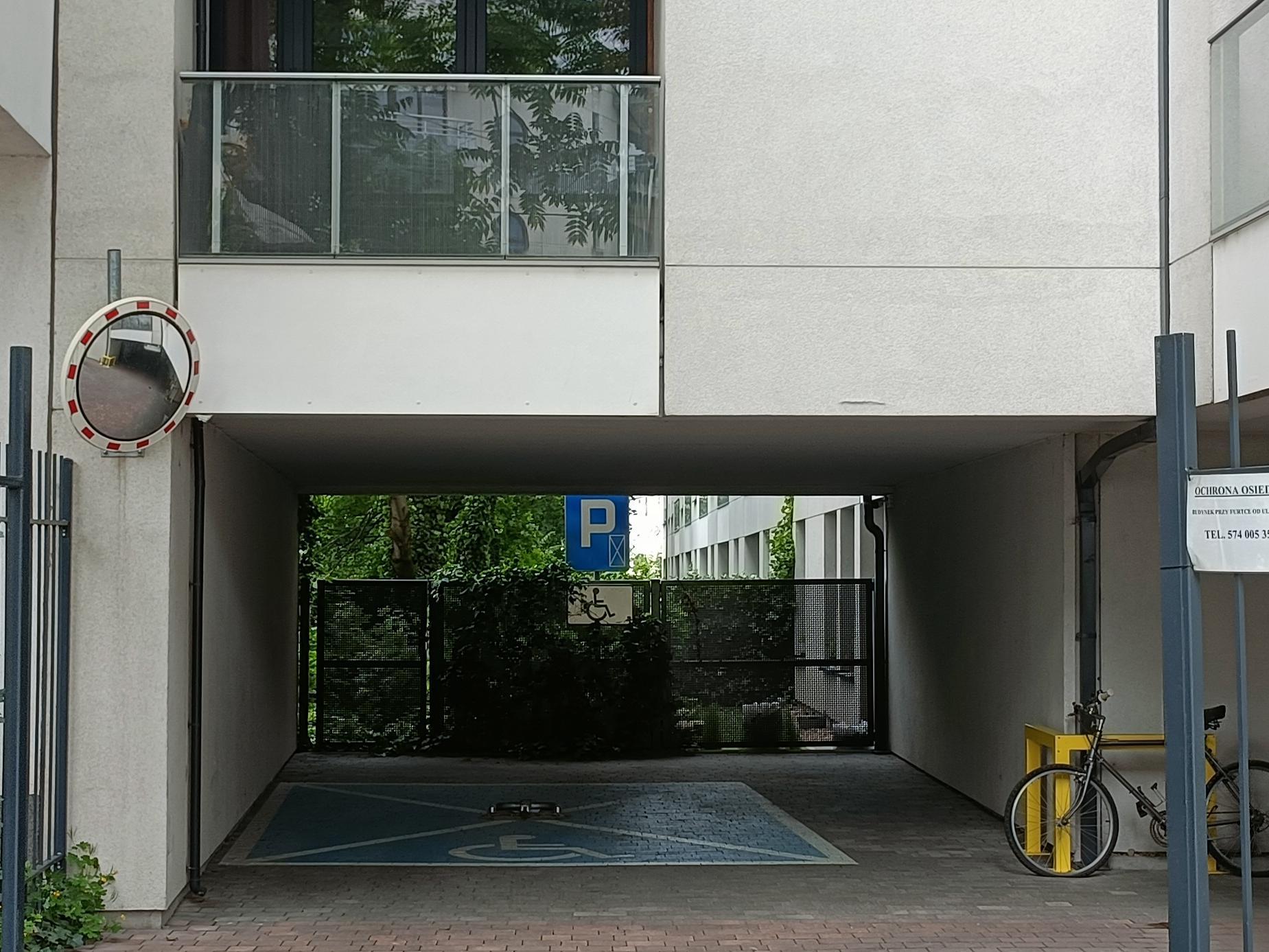 Parking - Ostrów Tumski przy Placu Bema obok Wyspy Słodowej