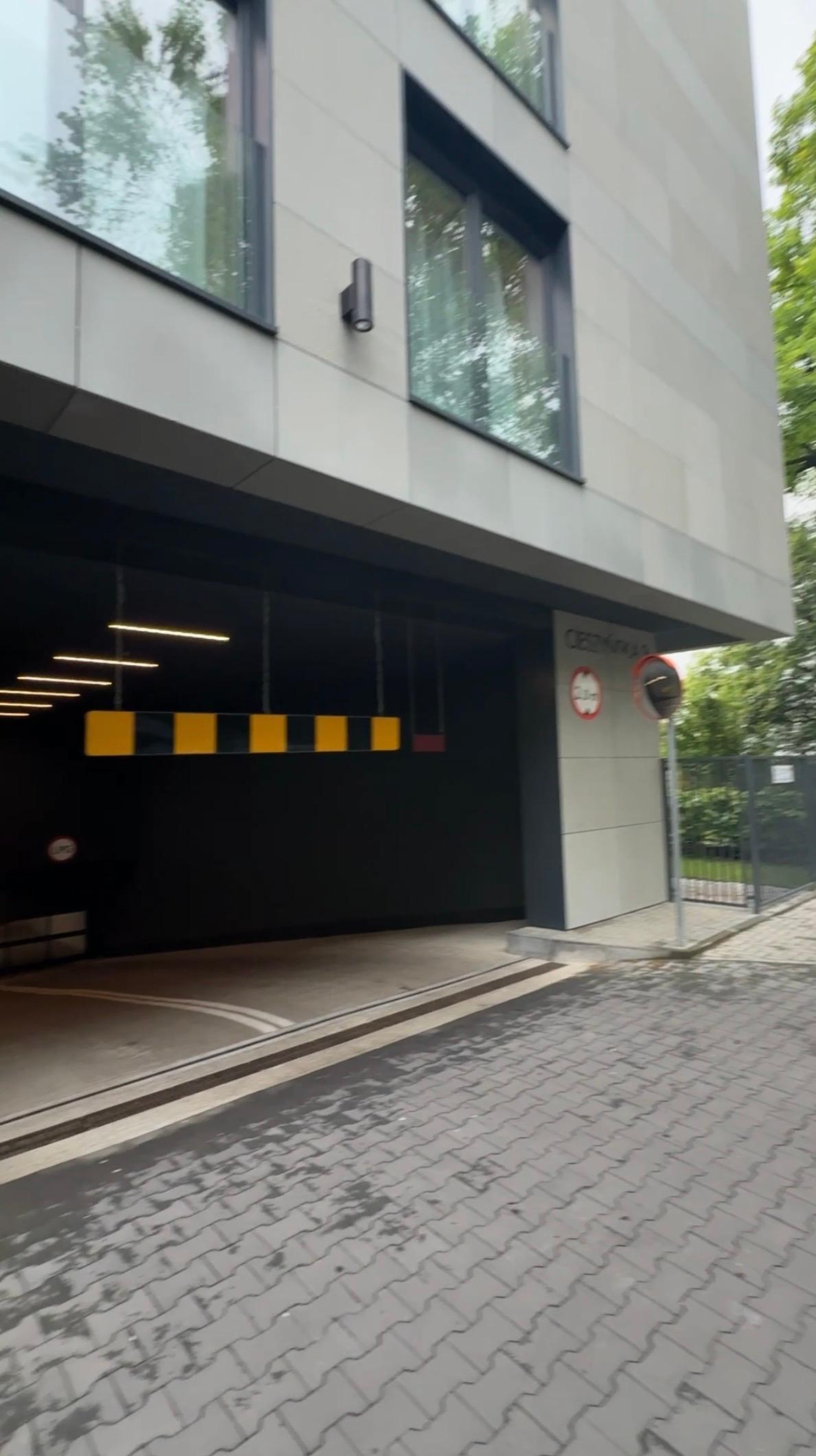 Parking - Kraków Centrum - ul. Cieszyńska 9