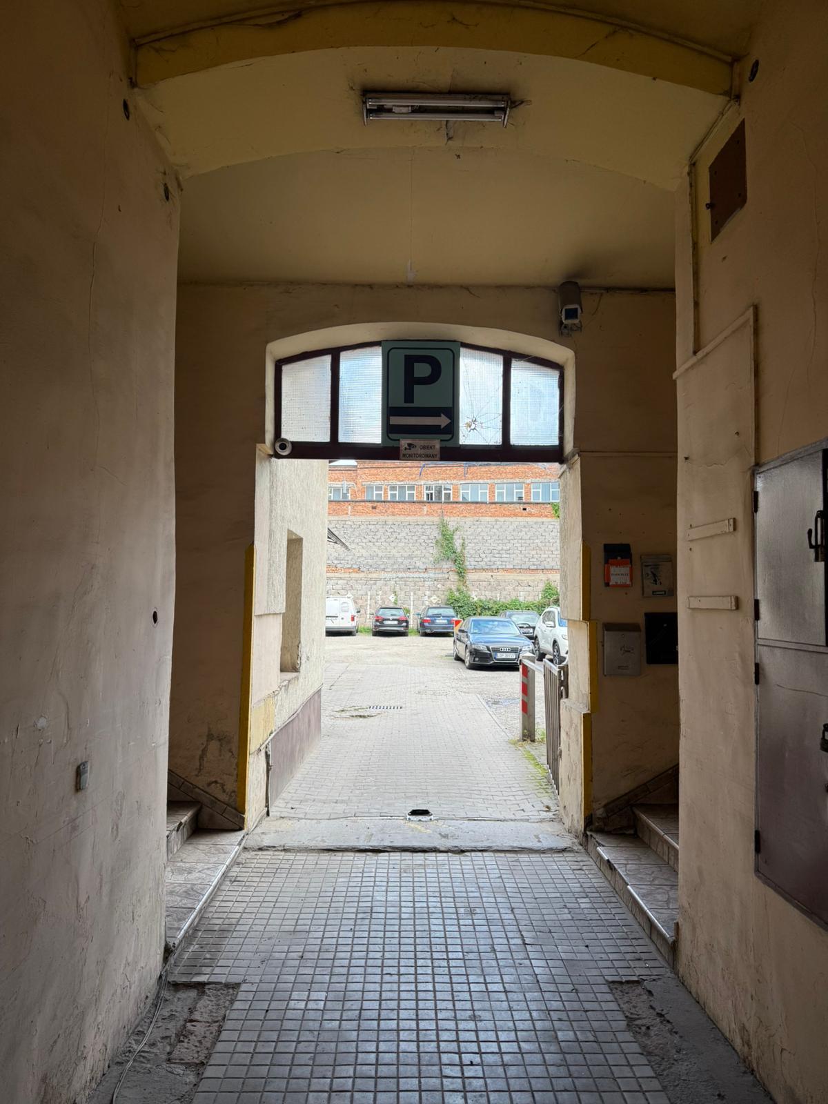 Parking - w Centrum Krakowa obok Kazimierz Wawel i Stare Miasto
