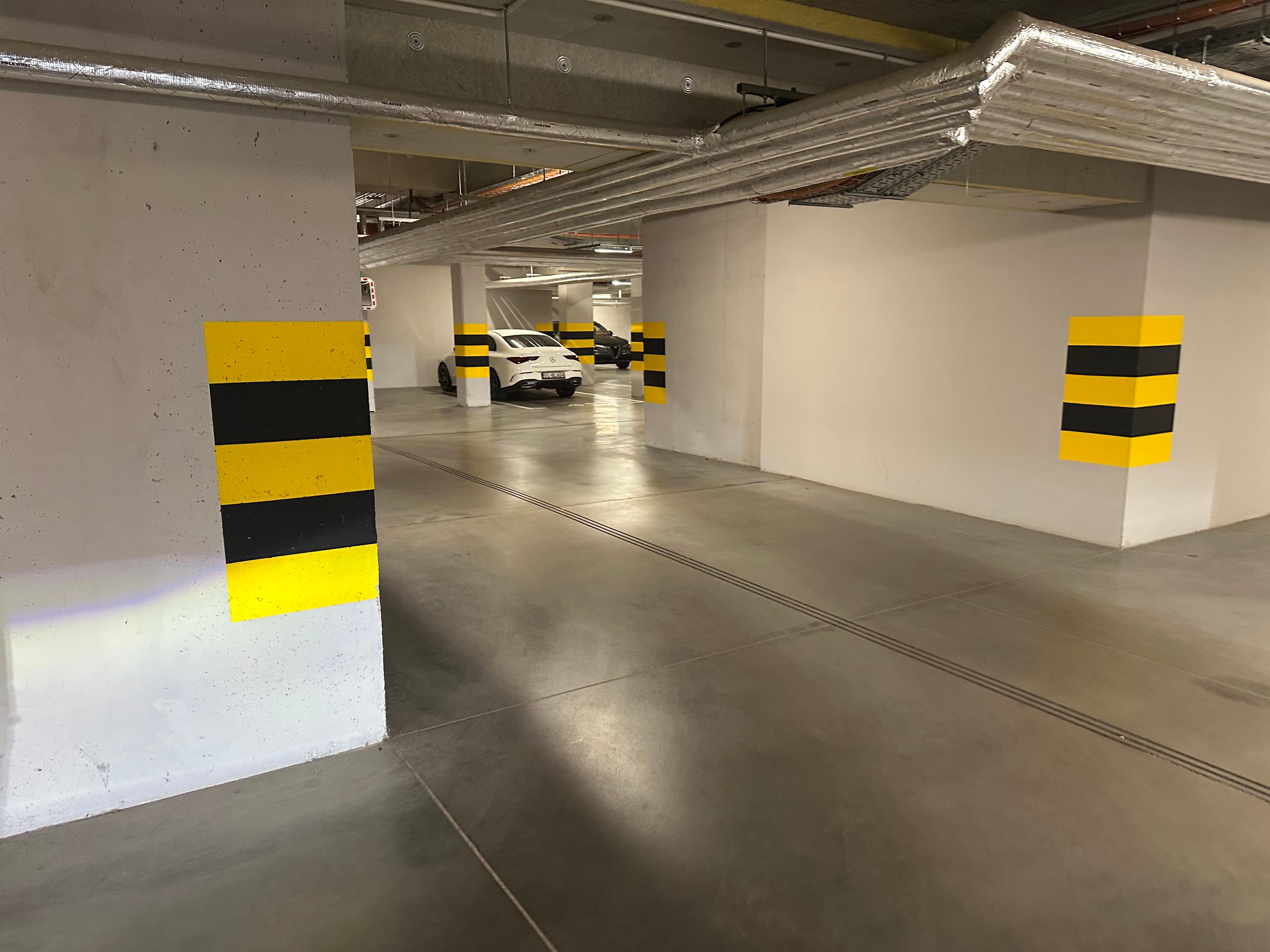 Parking - Dworzec Główny PKP Wroclaw Madalińskiego 85