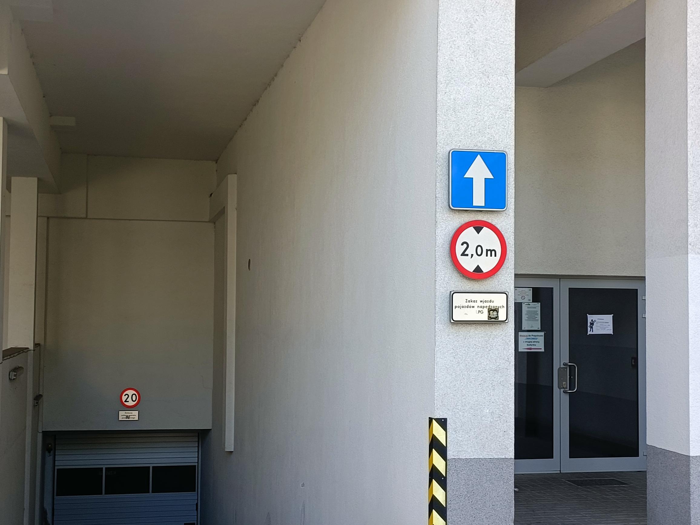 Parking - obok Dworca Głownego PKP Wrocław- Centrum