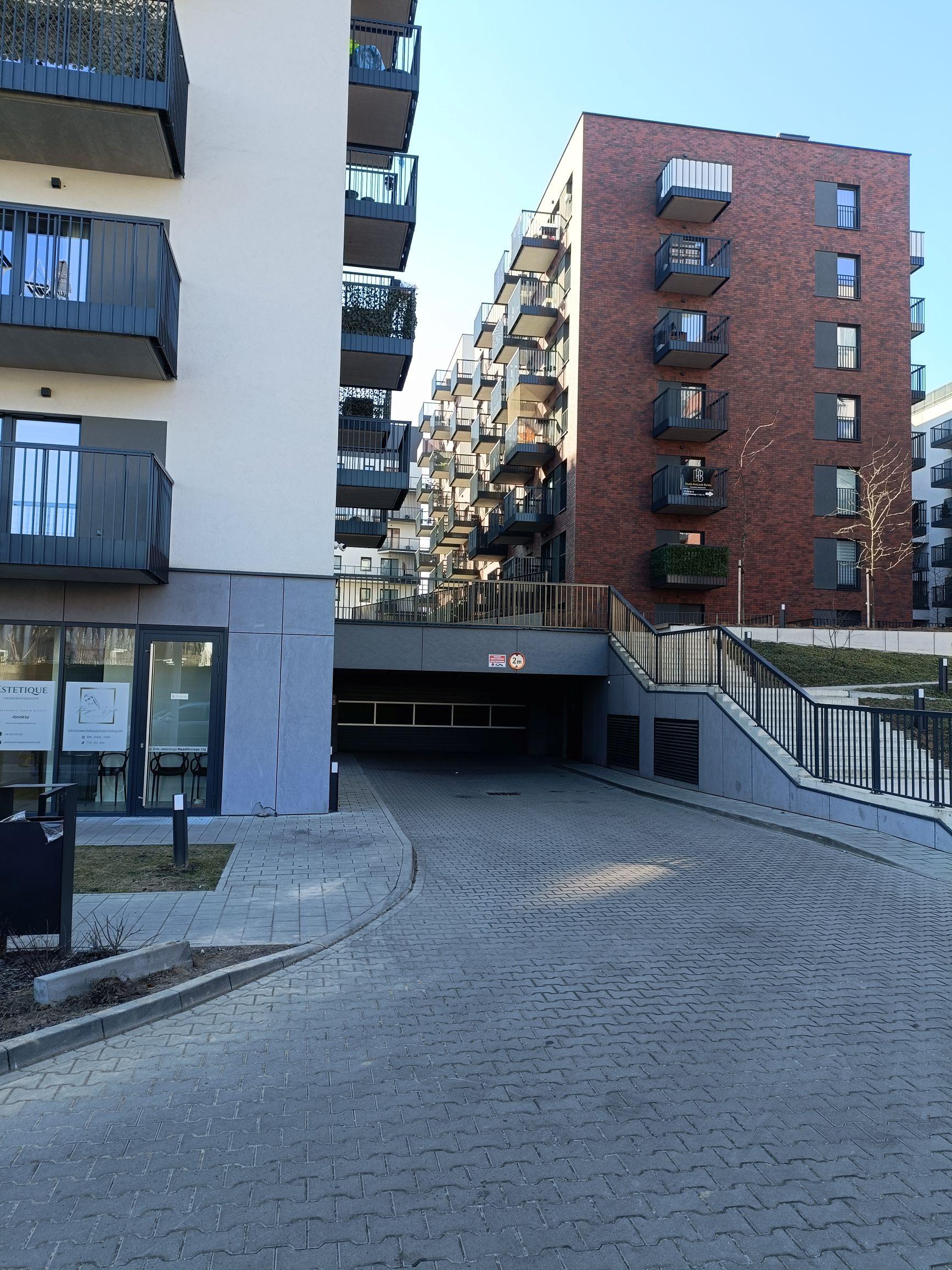 Parking - Wrocław Centrum Madalińskiego 17 / PKP 