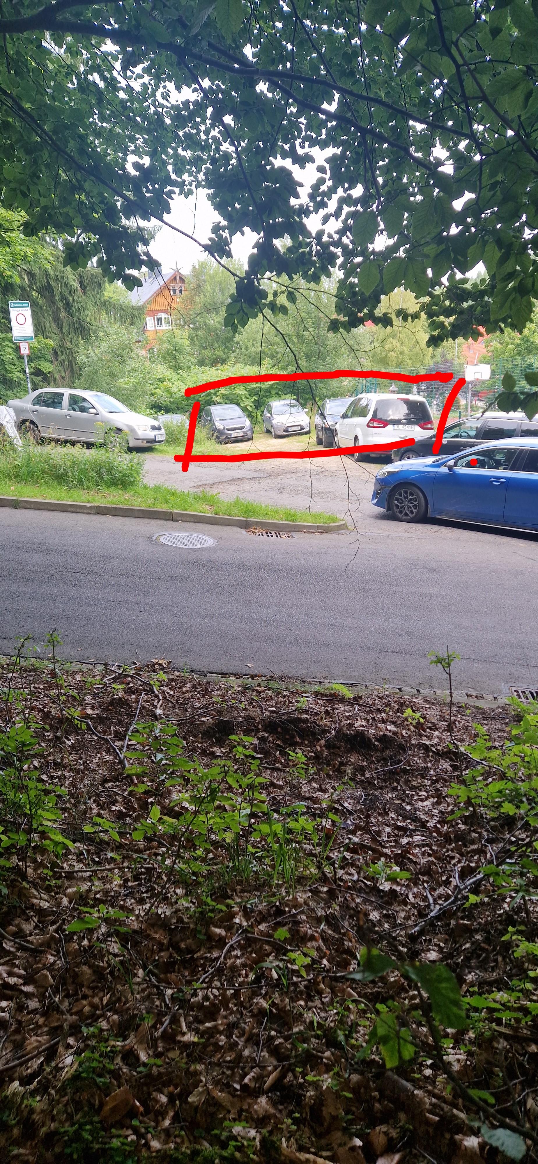 Parking - obok Kościoła Wang w Karpaczu