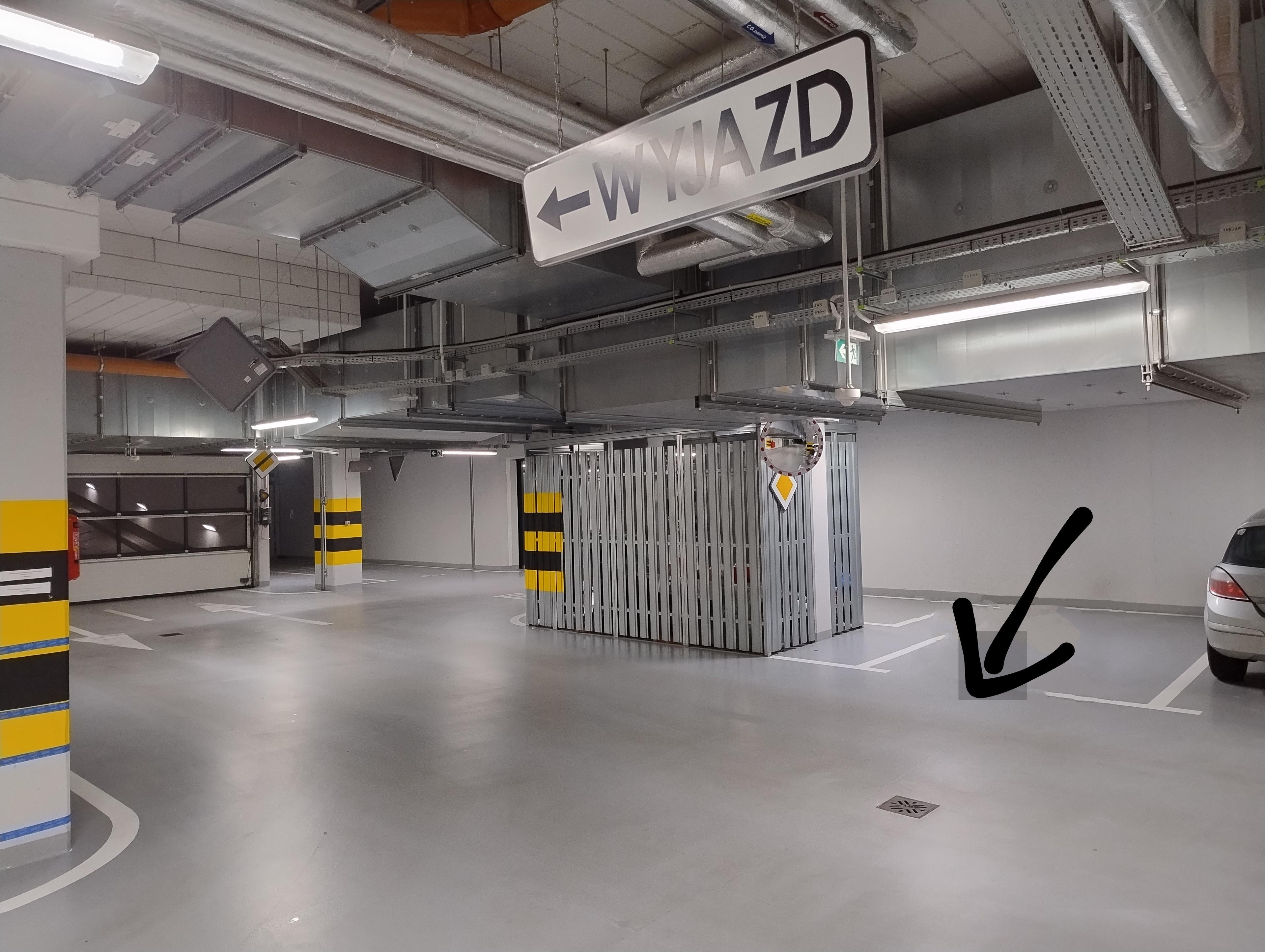 Parking - blisko lotniska Chopina Okęcie Warszawa ulica Taśmowa 4B