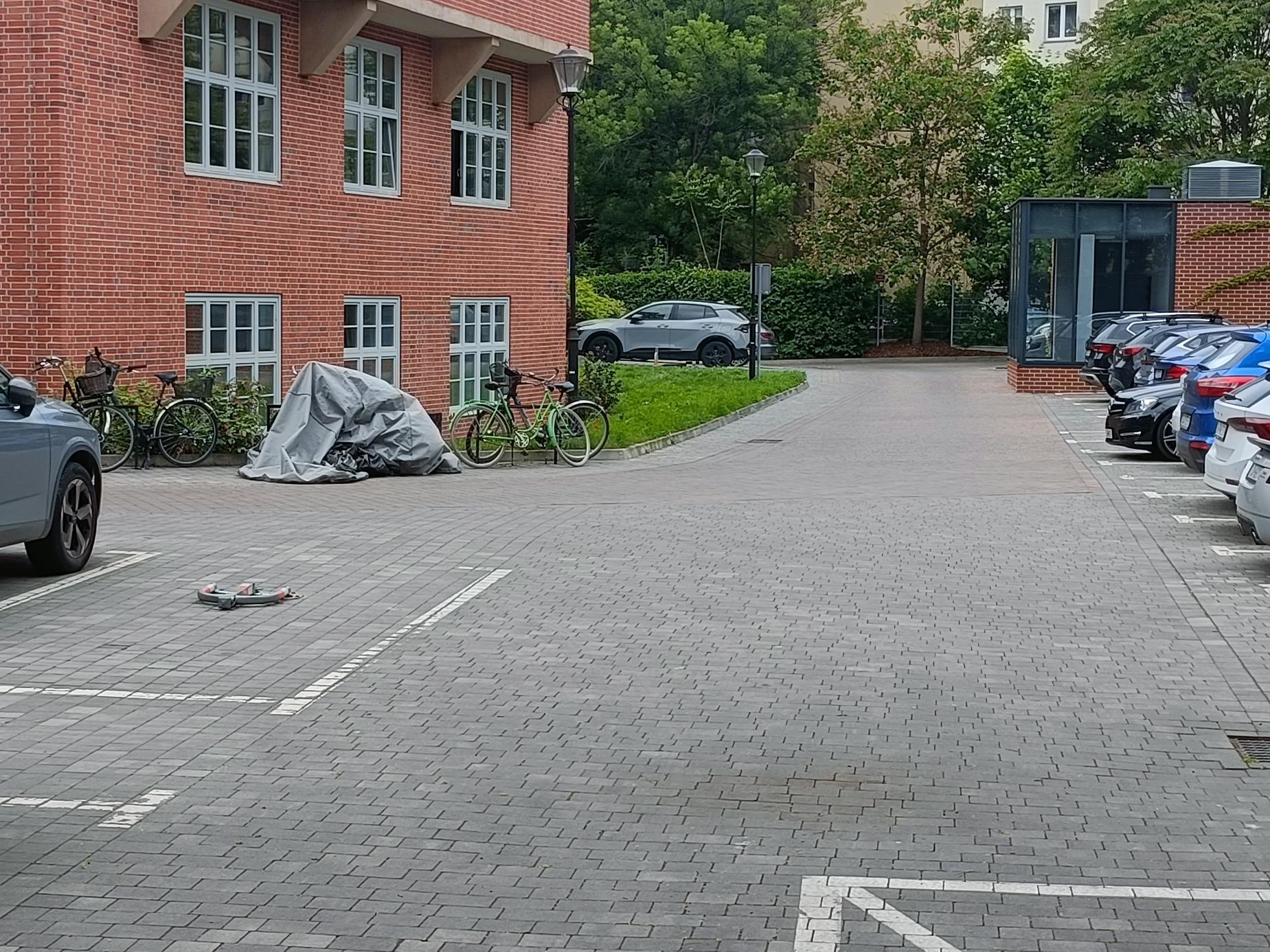 Parking - Ostrów Tumski przy Placu Bema obok Wyspy Słodowej