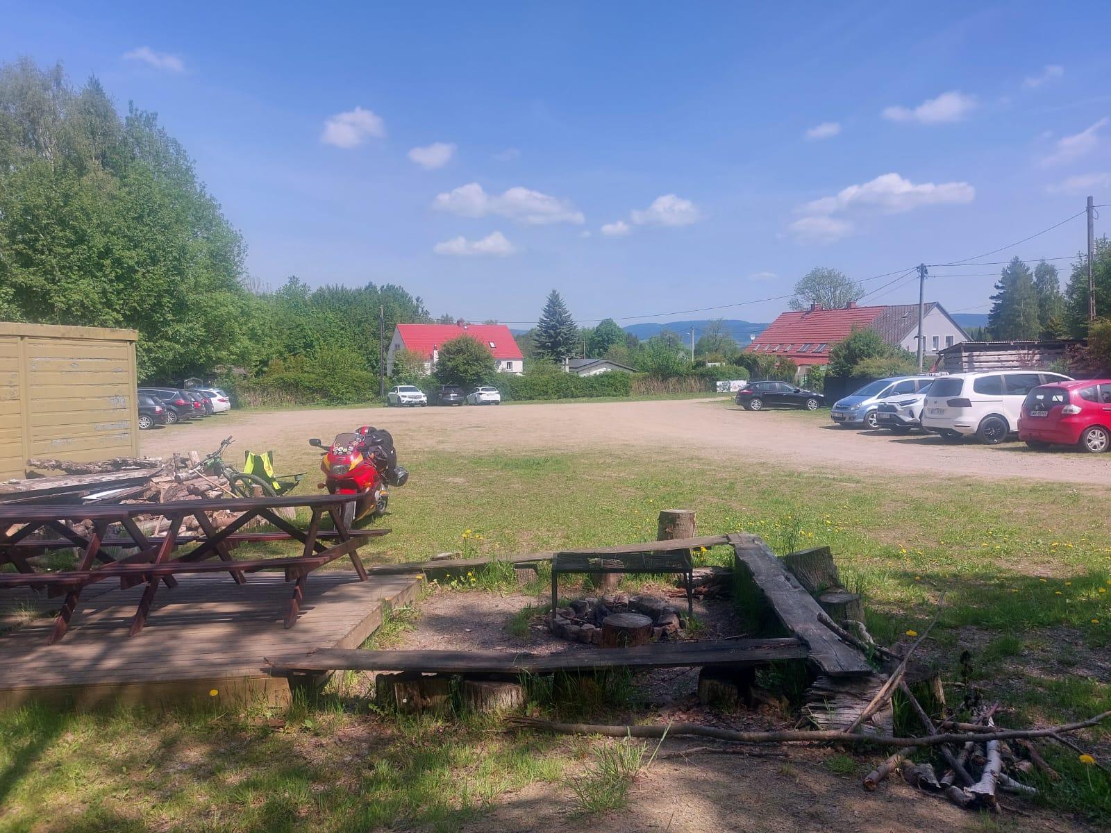 Parking - Kolorowe Jeziorka | Najtanszy parking przy Kolorowych Jeziorkach 