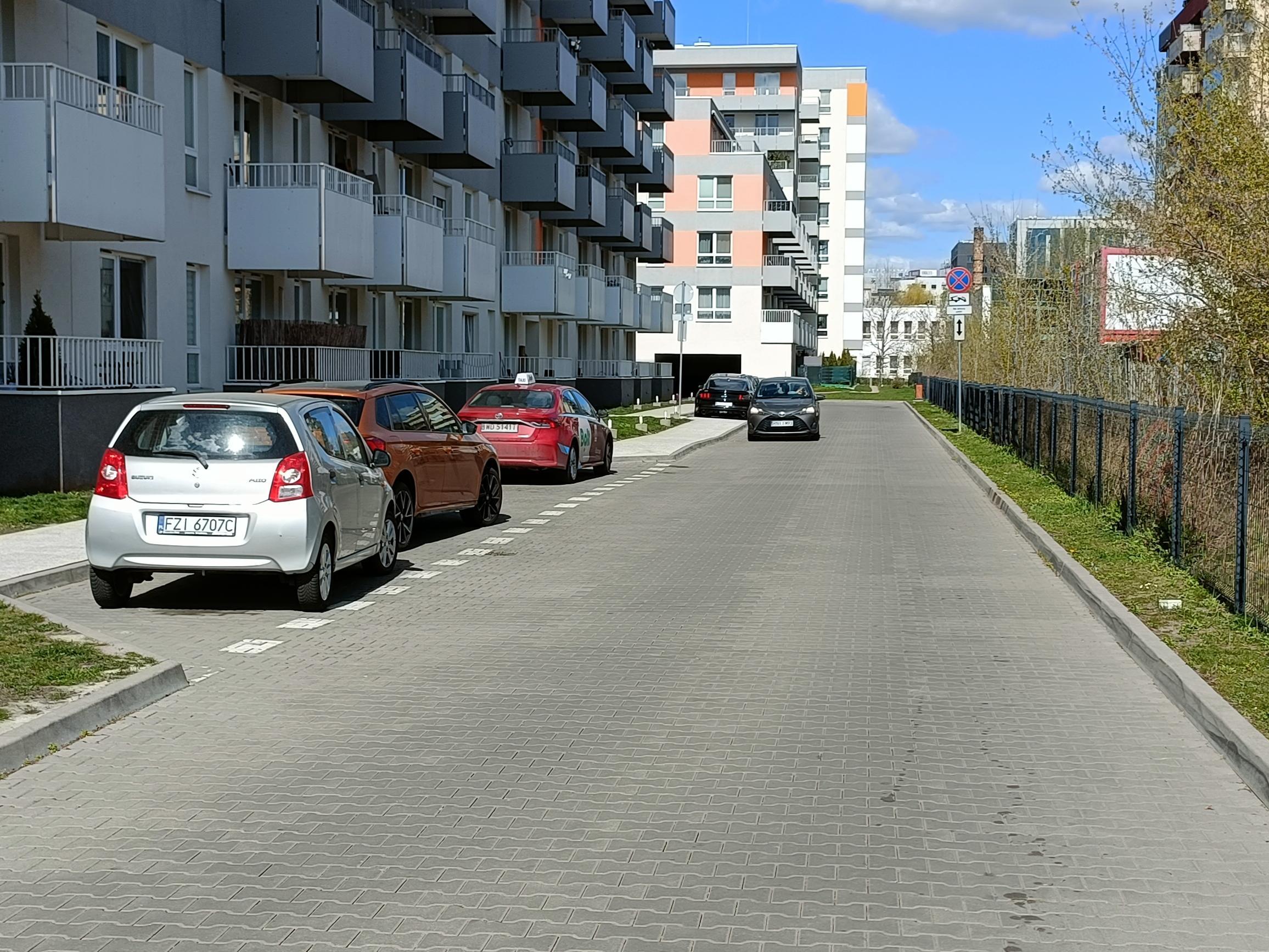Parking - Warszawa Komputerowa 832 - Obok Lotniska Chopina