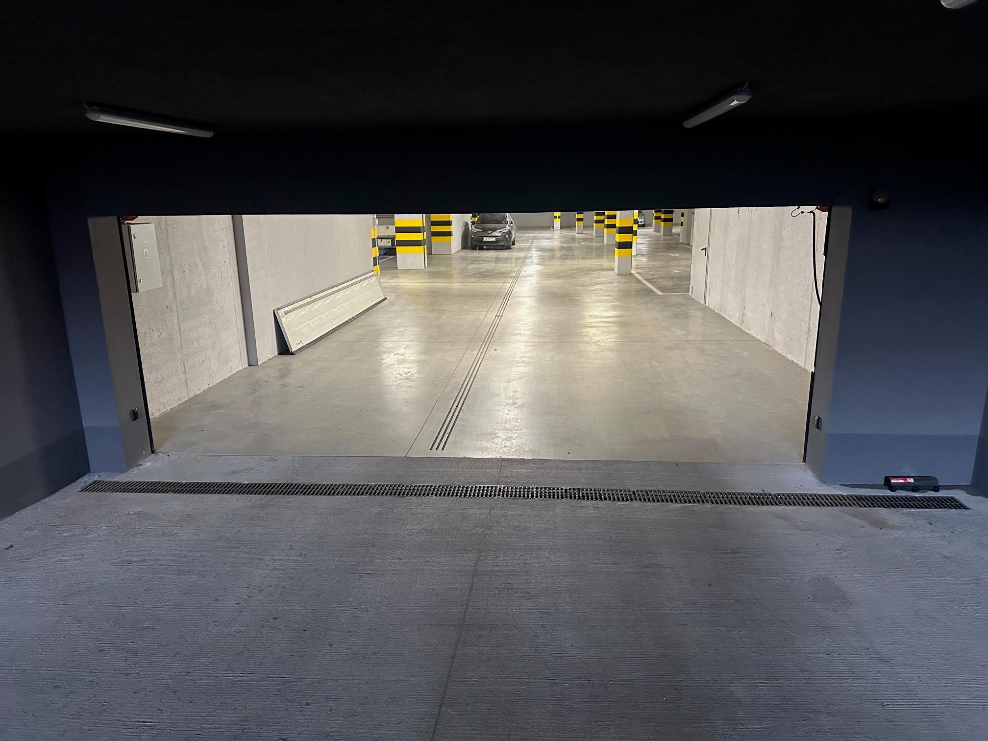 Parking - Dworzec Główny PKP Wrocław Madelinskiego 77