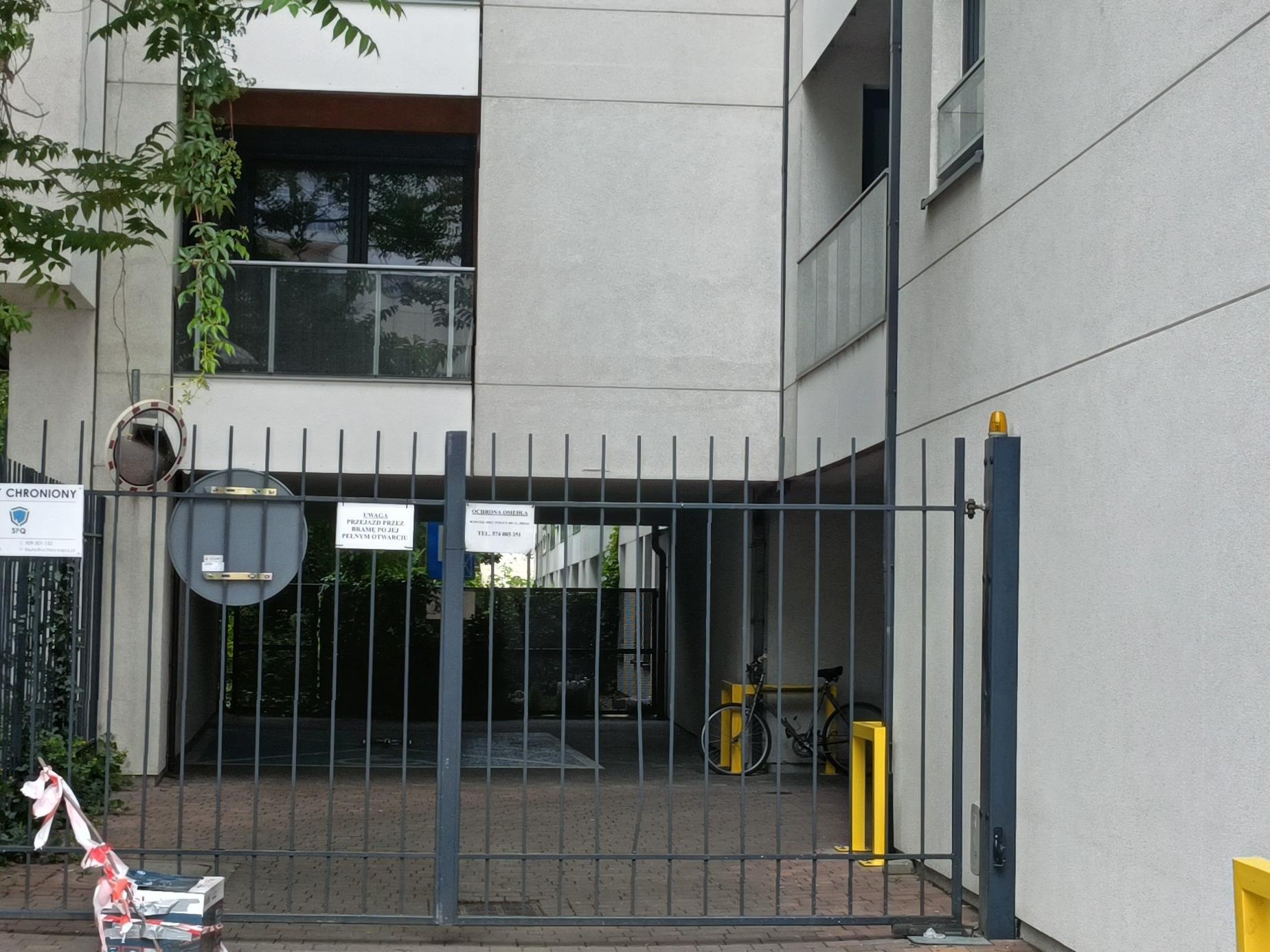 Parking - Ostrów Tumski przy Placu Bema obok Wyspy Słodowej