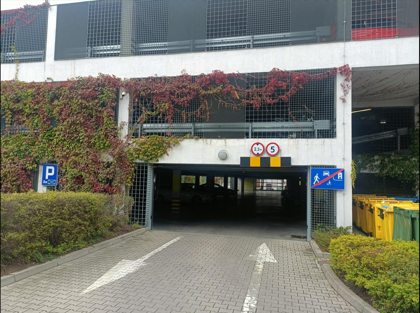 Parking - obok Dworca Głównego PKP - Wrocław Centrum ul. Kościuszki 135