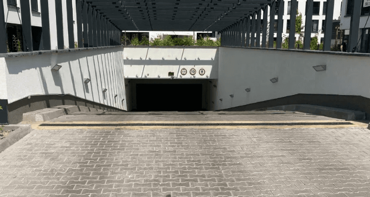 Parking - Warszawa Taśmowa 4  / Lotnisko 