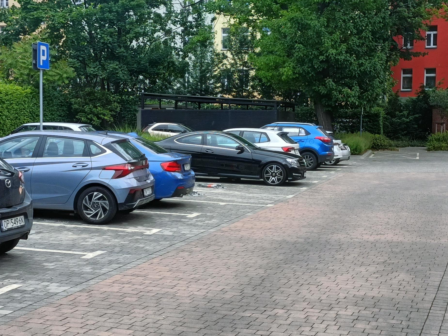 Parking - Ostrów Tumski przy Placu Bema obok Wyspy Słodowej
