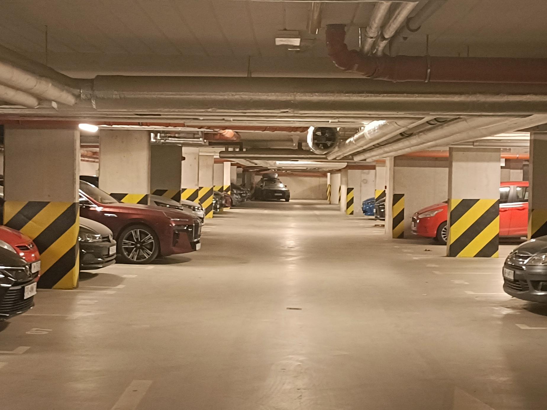 Parking - w pobliżu Dworca Głównego PKP, Wrocław Centrum