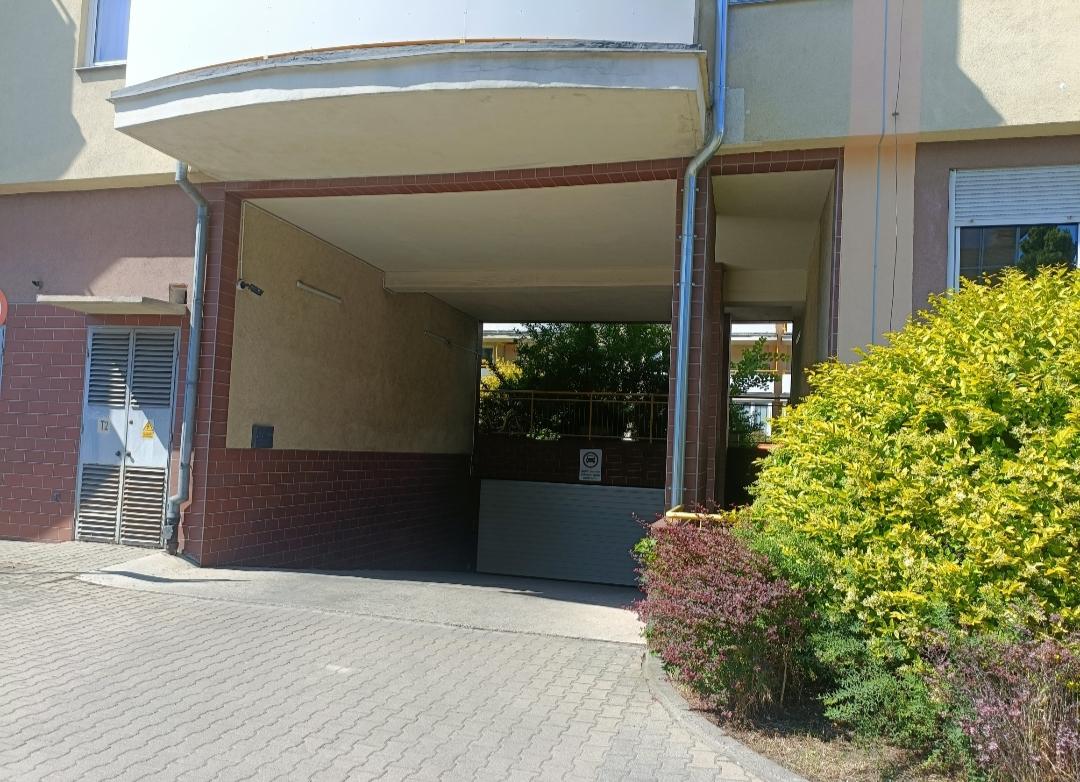 Parking - obok Uniwersyteckiego Szpitala Klinicznego we Wrocławiu - przy ul. Borowskiej 