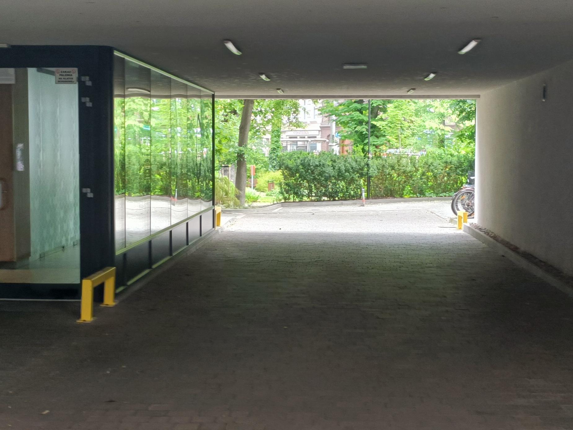 Parking - Ostrów Tumski przy Placu Bema obok Wyspy Słodowej